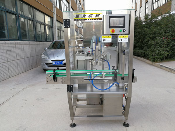 >全自動調(diào)味醬灌裝機(jī)車間實拍圖